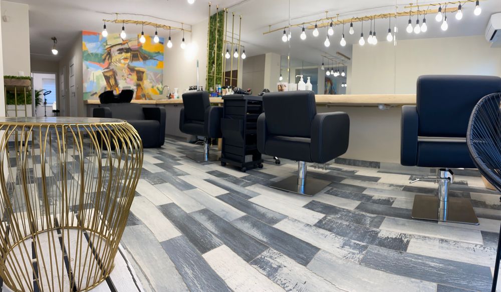 Wynajmę stanowisko fryzjerskie w salonie fryzjersko-kosmetycznym