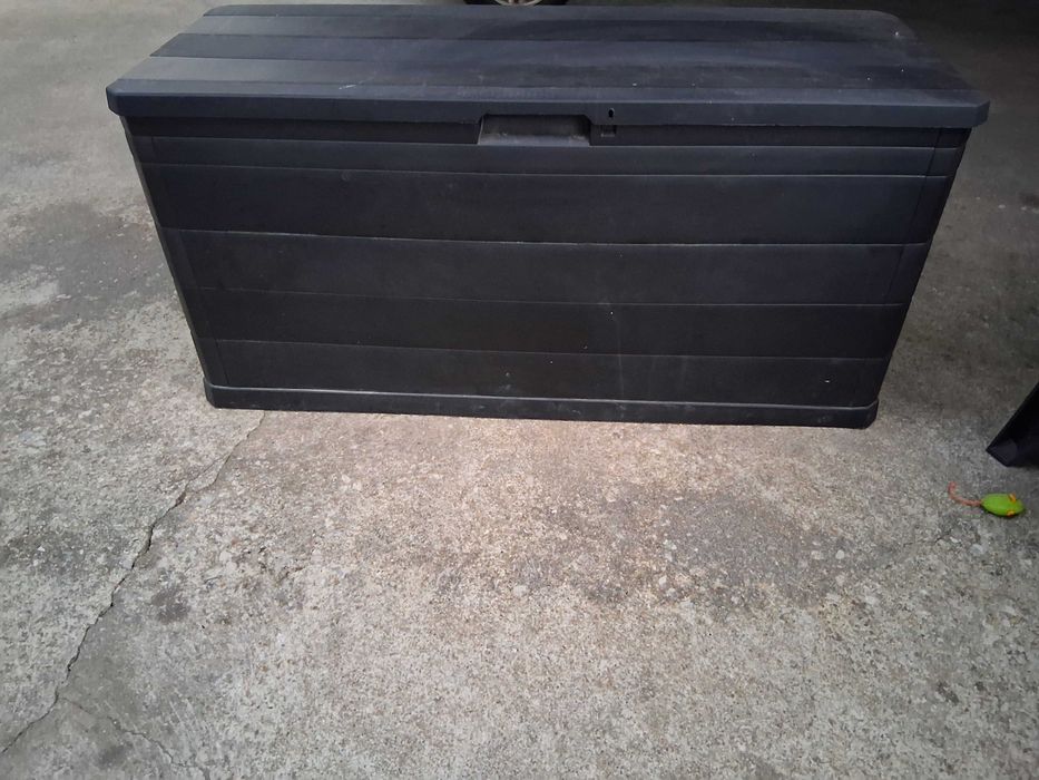 Bau em plastico de exterior