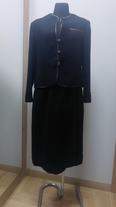 Garnitur damski rozm M/L, żakiet ze spódnicą 
Produ
