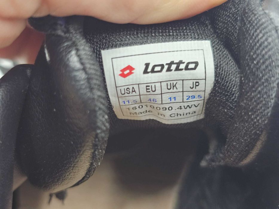 Lotto buty piłkarskie korki turfy r. 46