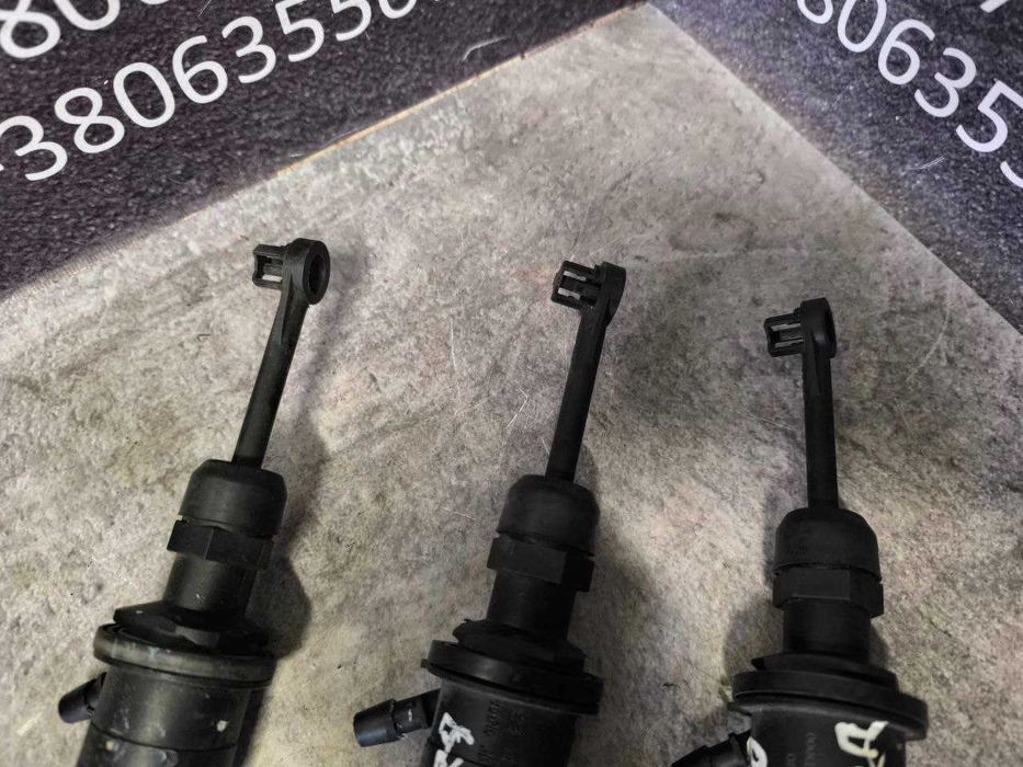 Головний циліндр зчеплення Nissan Qashqai J10  30610JD000