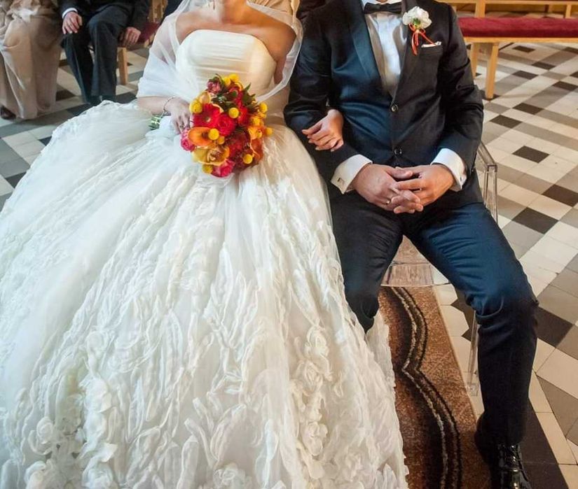 Zjawiskowa  ślubna ecru M/L