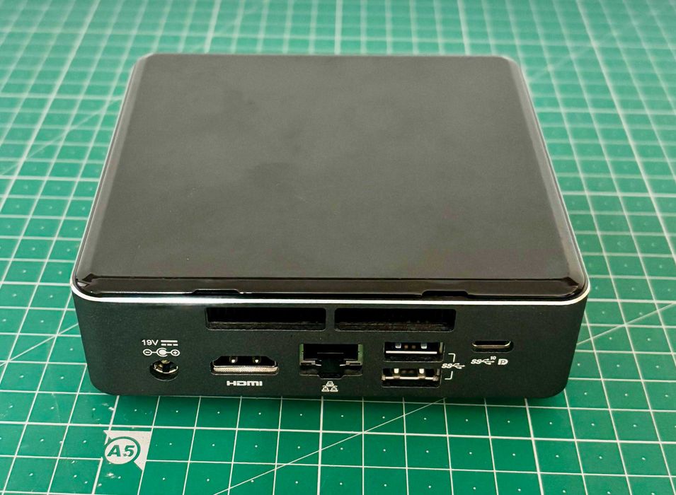 Mini computador Intel NUC I3 7100U
