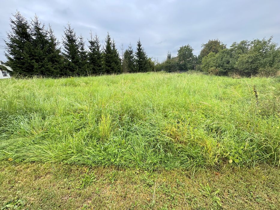 Atrakcyjna działka 10 arów pod dom jednorodzinny – media w granicy