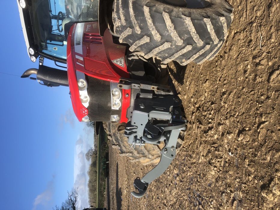 Przedni podnosnik tuz do ciagnika Case