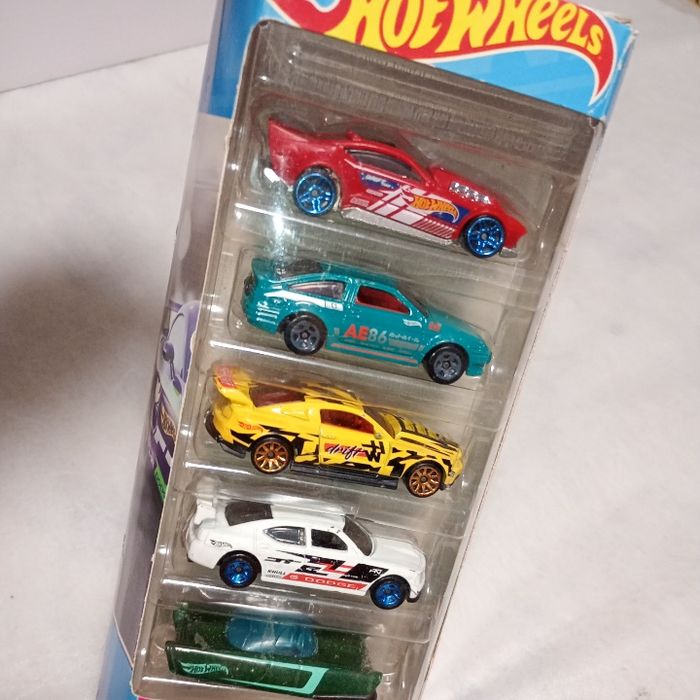 Ігровий набір машинок Hot Wheels серії «HW Drift» (5-Pack) із заміною однієї моделі.