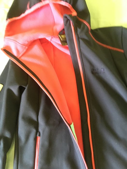 Kurtka jack wolfskin 152 cm dziewczynka