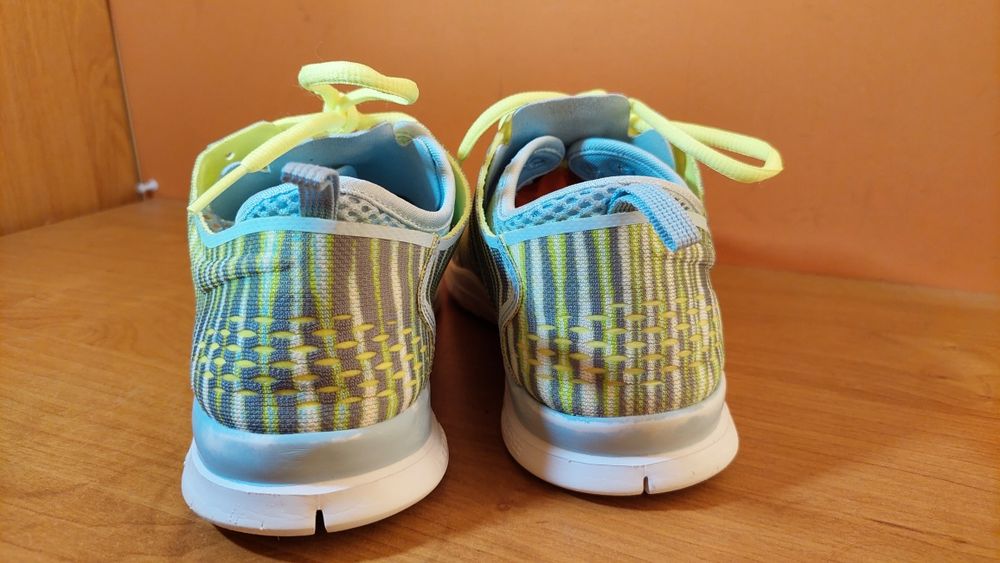 Жіночі фірмові кросівки Nike