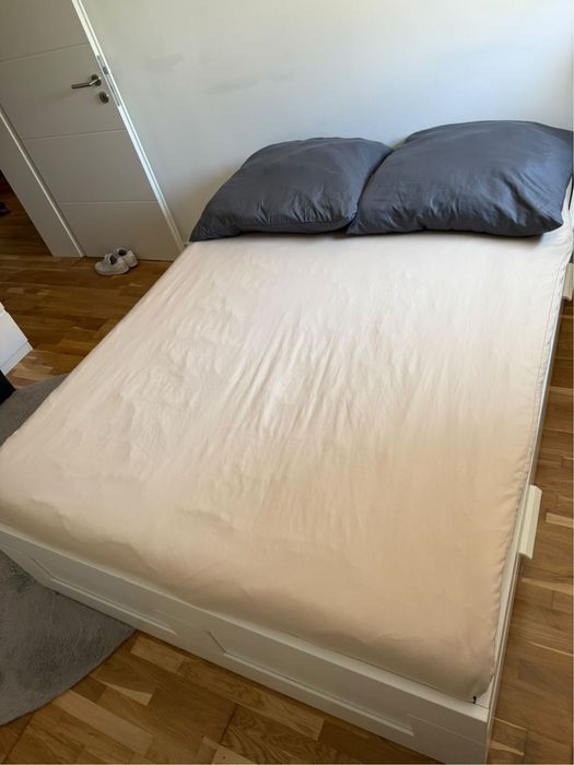 cama Ikea branca