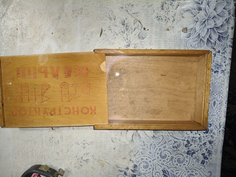 Дерев'яна коробка з під конструктора