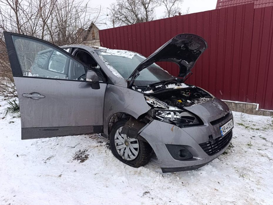 Продам авто, потребує кузовних робіт