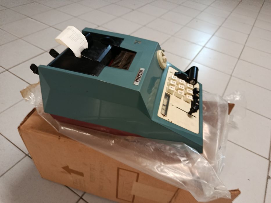 Máquina somar Olivetti manual