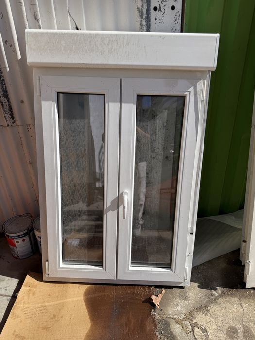 Janela de PVC branco de duas folhas com vidro duplo
