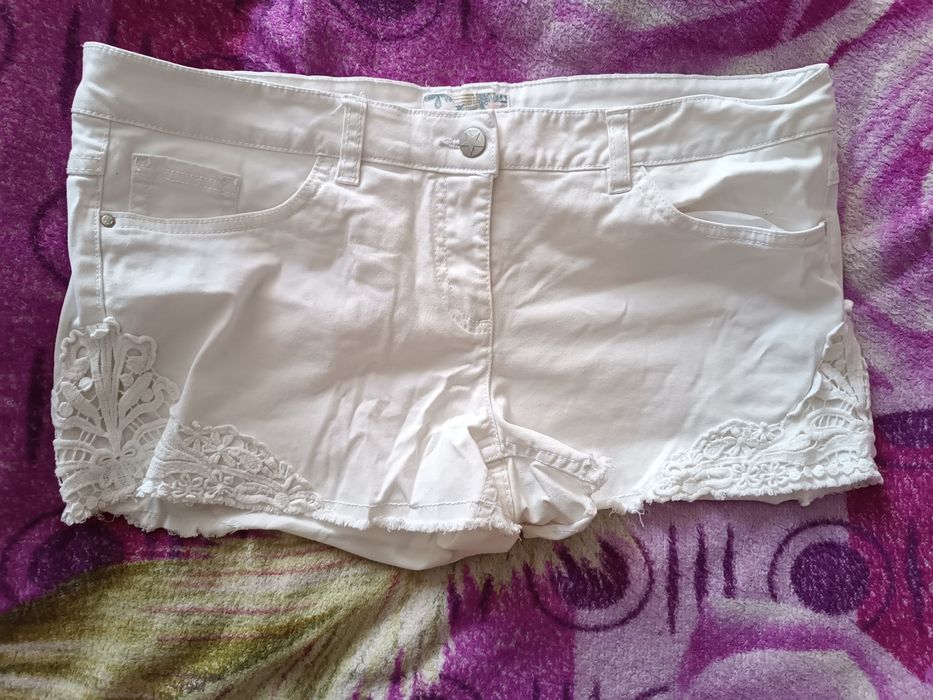 Жіночі білі шорти