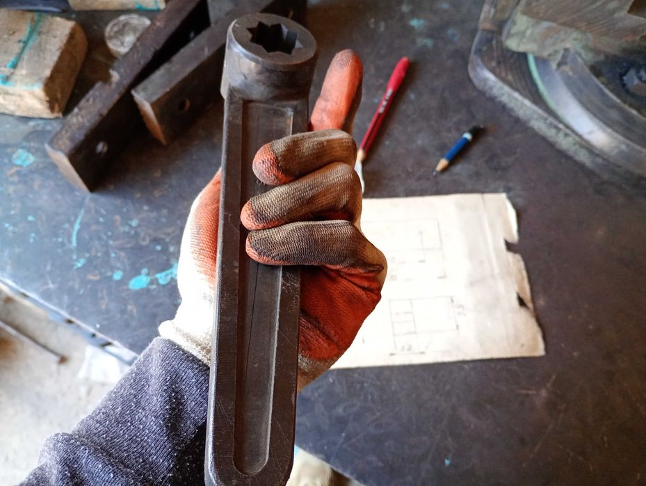 Планки губки прижимные поджимные тисков бзсп станочные запчасти винт