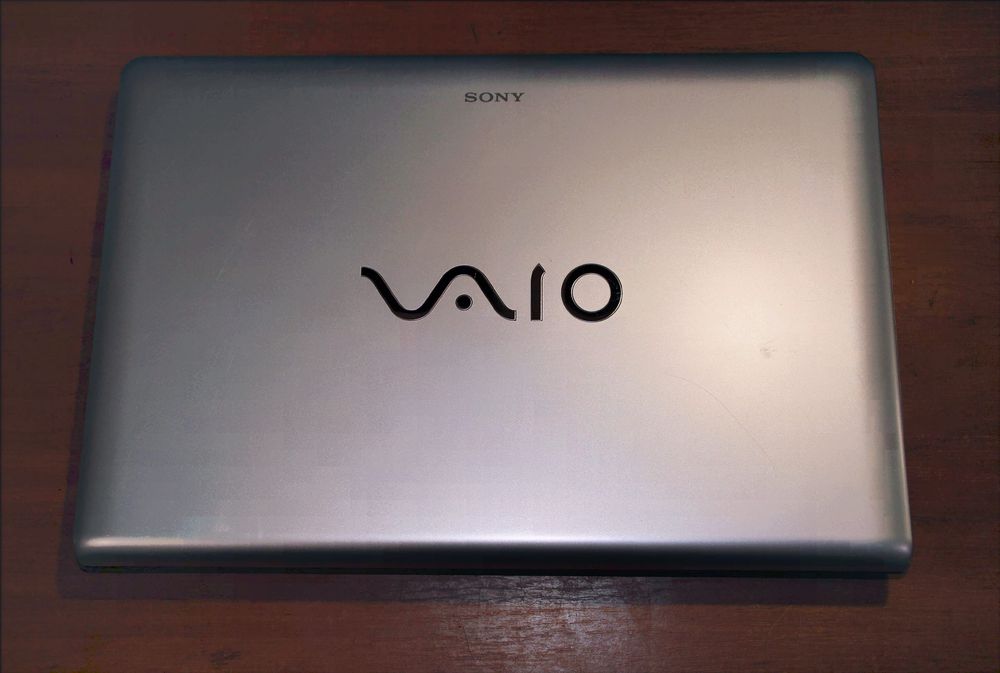Sony vaio vpcef4e1r Athlon II 2.3Ghz,4Gb,320gb,Radeon,wifi,17.3"