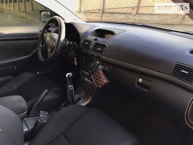 Toyota Avensis 1.8. 2003