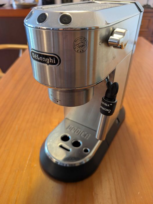 Máquina de Café Delonghi Dedica