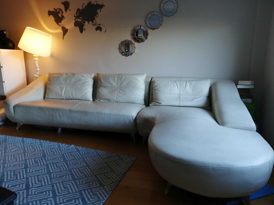 Sofá de pele com chaise long