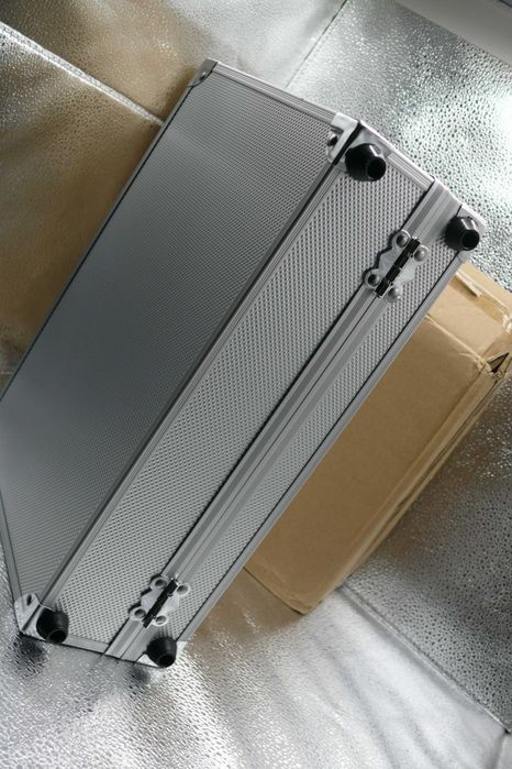 Mala técnica em alumínio anodizado