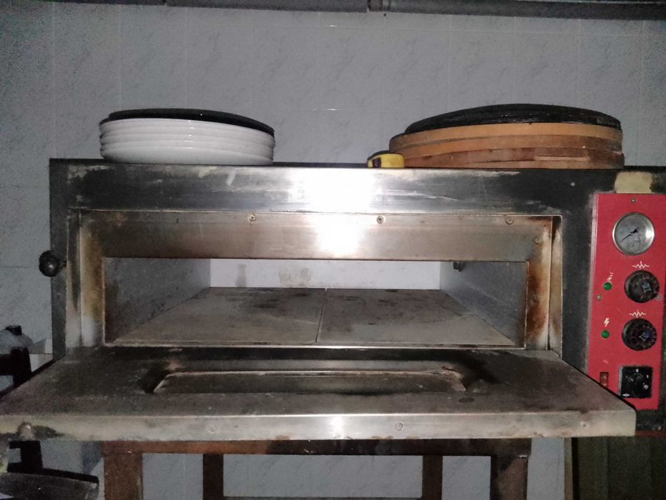 Piec do Pizzy mało używany 1200 zł.