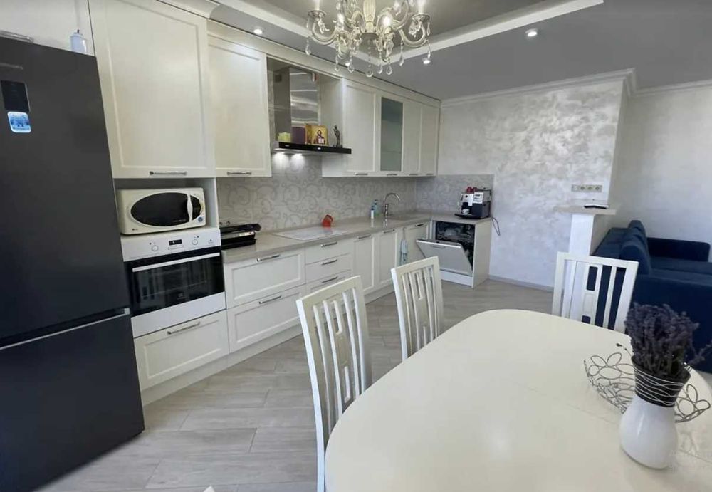 3-кімнатна квартира з ремонтом на Озерній