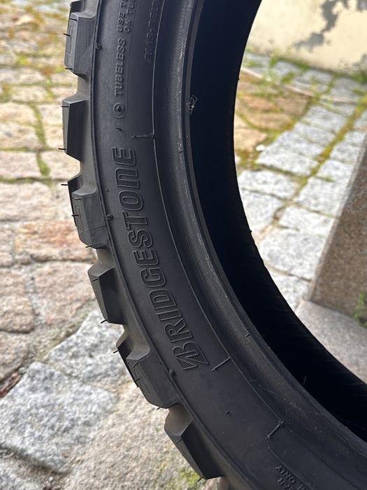 Pneus brigestone Ax41