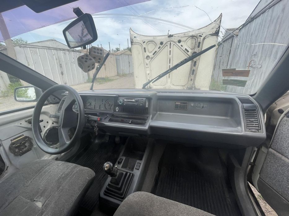 Розбираю Рено 21