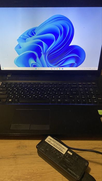 Продам б/у Ноутбук Lenovo (модель 20252) Процессор Intel Core i5-4200M, 8 ГБ ОЗУ, HDD 1 ТБ, дискретная видеокарта NVIDIA GeForce GT 720M. )