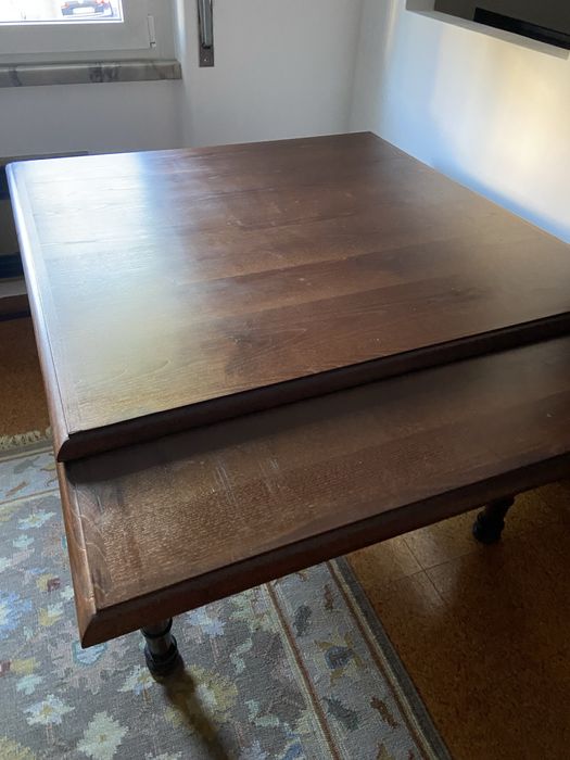Mesa jantar extensivel. Em madeira maciça. Castanha.