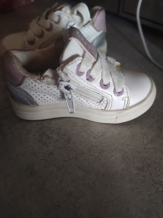 Кроссовки на девочку 19р