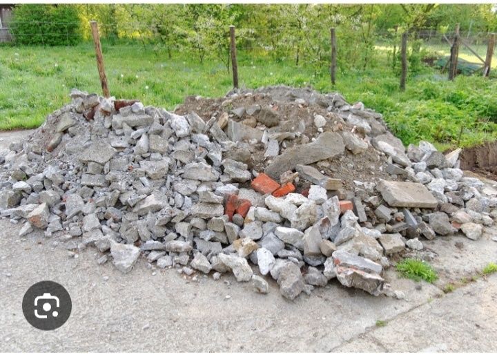 Carga de entulho 
Pequenas e grandes ds 
Limpeza de terrenos
Limpeza de casas
Lim