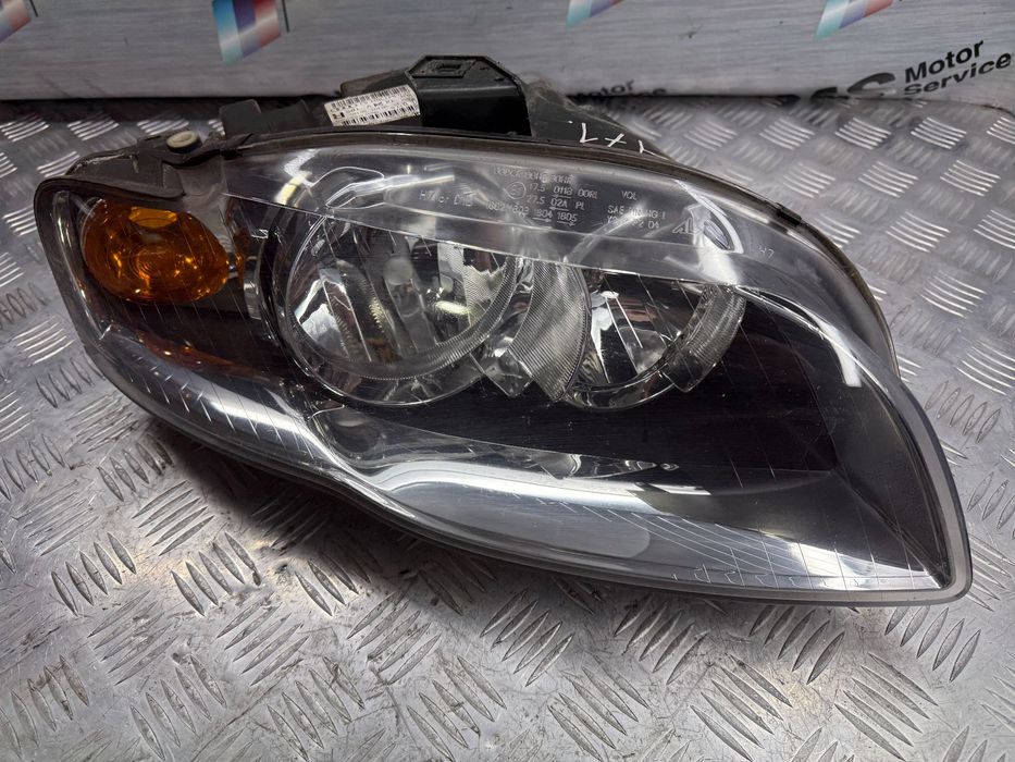 Фара правая Audi A4 B7  ауди а4 б7 8e0941004aj