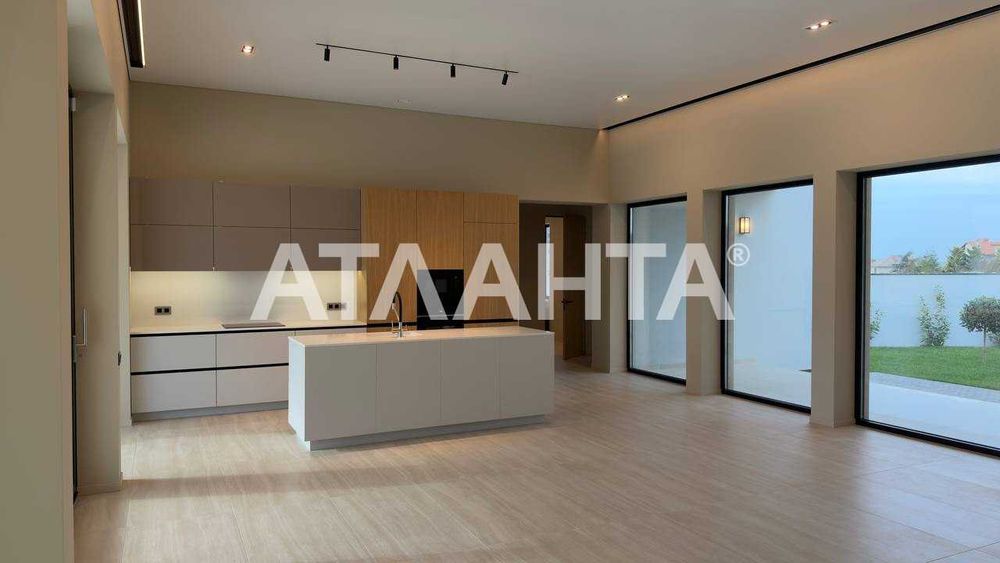 Одноэтажный дом элит класса на 10.66 сотках в Совиньоне