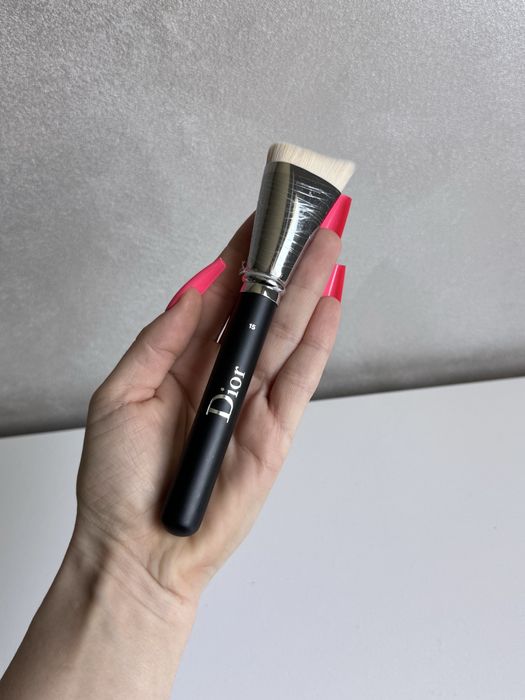 Nowy pędzel do pudru konturowania Dior 15