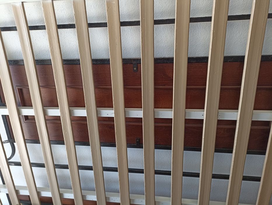 Vendo  cama e mesas cabeceira