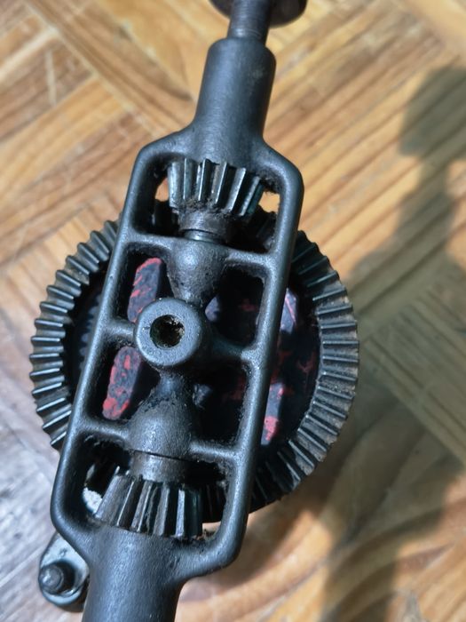 Máquina de furar manual antiga