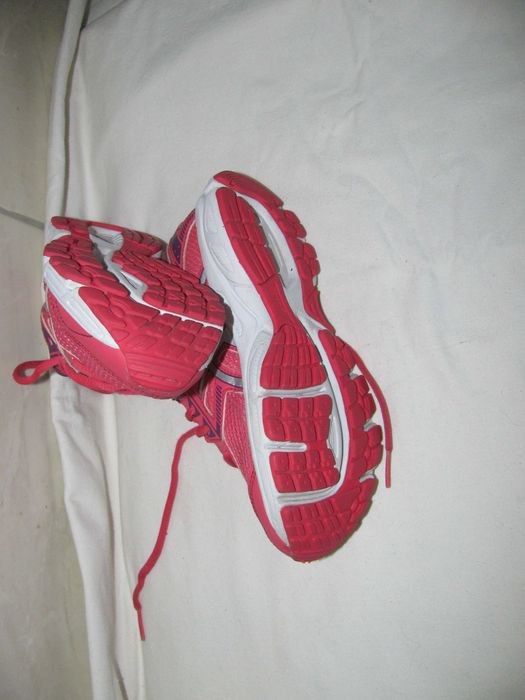 Кроссовки Oasics размер US 1, EUR 32,5, стелька 21 см