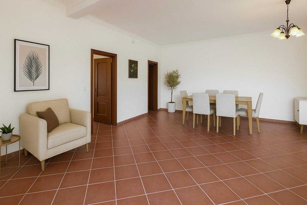 Quinta para venda com 2 moradias prontas e uma área de 9820 metros quadrados.