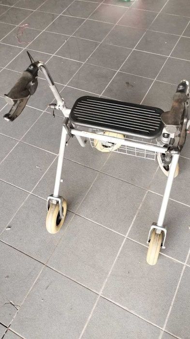 Andarilho Adulto Rollator Bischoff & Bischoff – Modelo 4003