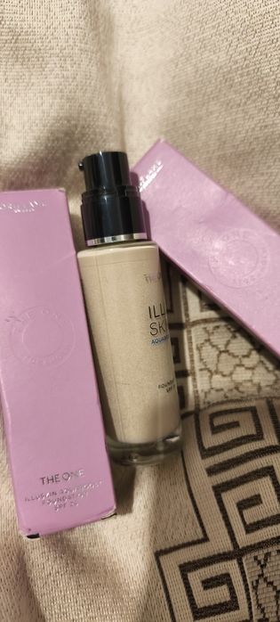 Podkład pod makijaż illuskin aquaboost. SPF 20. Wanilia Neutral