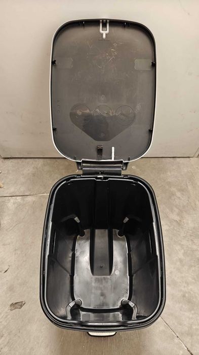 Caixote do lixo inox com pedal