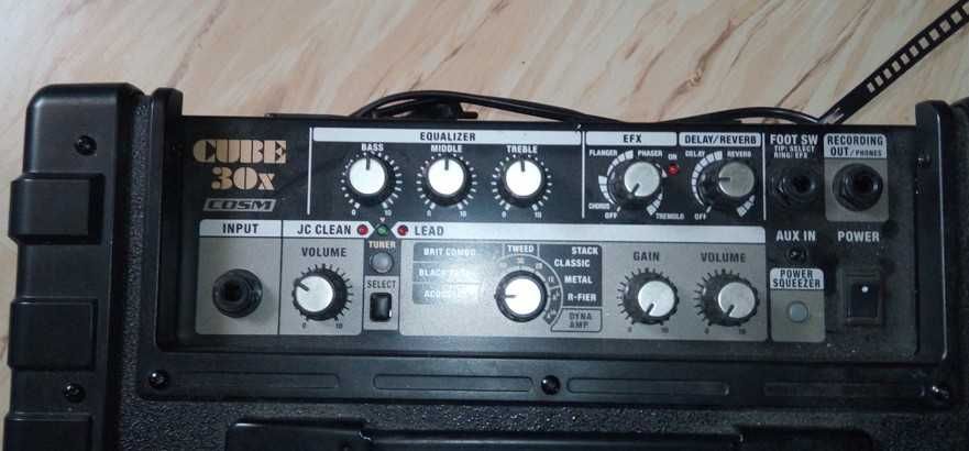 Gitara elektryczna "Vendetta" ze wzmacniaczem "Roland Cube 30X"