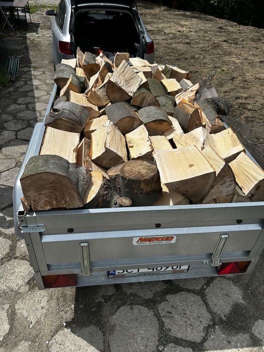 Drewno drzewo opałowe kominkowe na opał porąbane ułożone