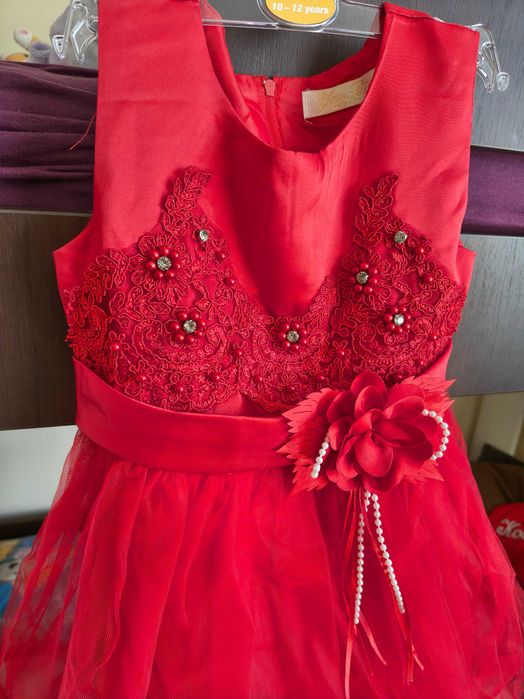 Elegancka sukienka czerwona dla dziewczynki r. 128