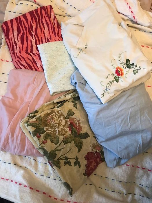 Простыни разные и наволочка