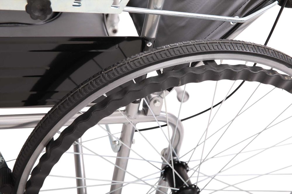 Інвалідний візок з туалетом (санітарним обладнанням) MED1-L07