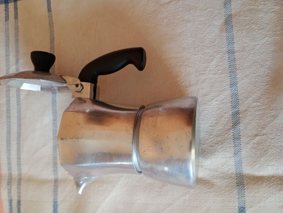 Італійська гейзерна кавоварка Bialetti.