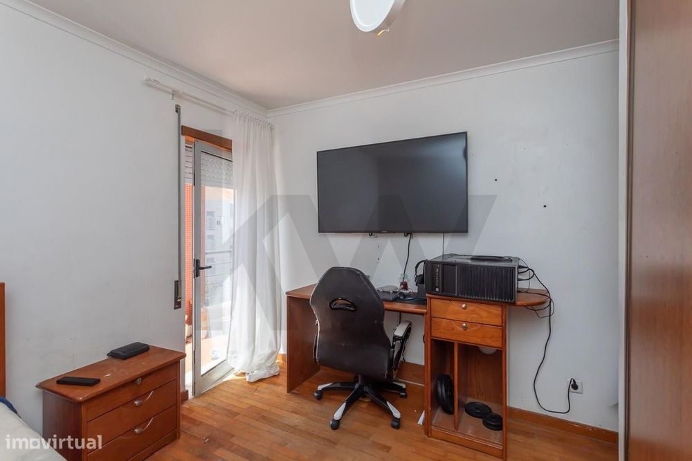 T3 com Varanda e Excelente Luminosidade | Amadora
