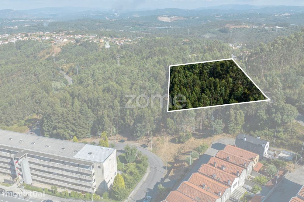 Terreno Urbanizável com 2.900 m² em Crestuma – Vila Nova de Gaia